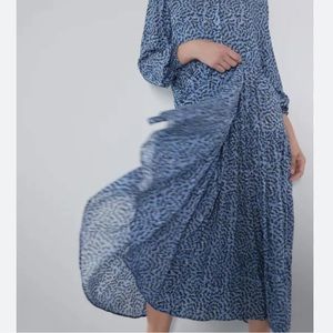 Zara midi blue patterned dress! ✌️
